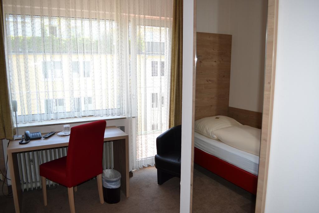 Hotel Minerva Garni Dusseldorf Phòng bức ảnh